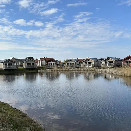 Anchor - Part Of The The Bay Village With Pool, Gym And Direct Access, Pub, Restaurant, Tennis And Meadows Walks Holiday home