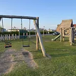 Anchor - Part Of The The Bay Village With Pool, Gym And Direct Access, Pub, Restaurant, Tennis And Meadows Walks Holiday home