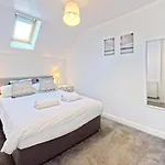 Anchor - Part Of The The Bay Village With Pool, Gym And Direct Access, Pub, Restaurant, Tennis And Meadows Walks *