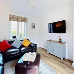 Holiday home Anchor - Part Of The The Bay Village With Pool, Gym And Direct Access, Pub, Restaurant, Tennis And Meadows Walks Filey
