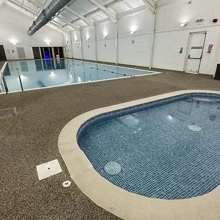 Anchor - Part Of The The Bay Village With Pool, Gym And Direct Access, Pub, Restaurant, Tennis And Meadows Walks 펜션 *