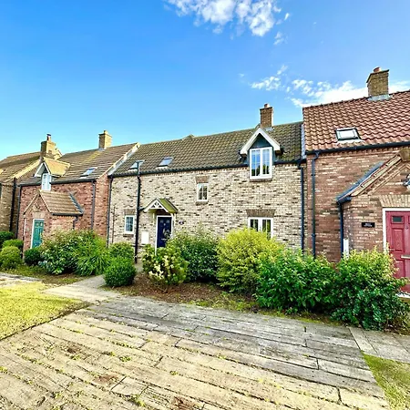 Anchor - Part Of The The Bay Village With Pool, Gym And Direct Access, Pub, Restaurant, Tennis And Meadows Walks *