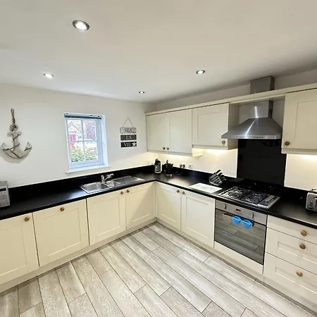 펜션 Anchor - Part Of The The Bay Village With Pool, Gym And Direct Access, Pub, Restaurant, Tennis And Meadows Walks *