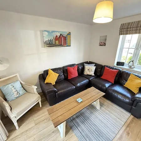 Anchor - Part Of The The Bay Village With Pool, Gym And Direct Access, Pub, Restaurant, Tennis And Meadows Walks