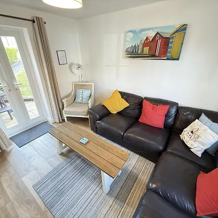 Anchor - Part Of The The Bay Village With Pool, Gym And Direct Access, Pub, Restaurant, Tennis And Meadows Walks *