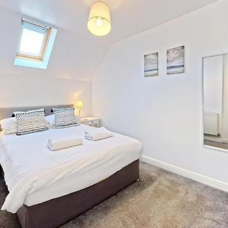 Anchor - Part Of The The Bay Village With Pool, Gym And Direct Access, Pub, Restaurant, Tennis And Meadows Walks *