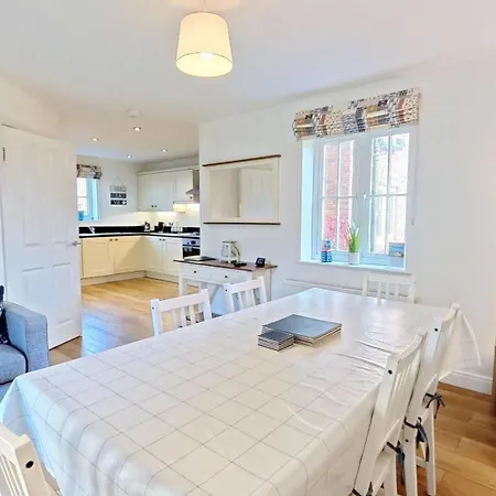 Anchor - Part Of The The Bay Village With Pool, Gym And Direct Access, Pub, Restaurant, Tennis And Meadows Walks * Filey